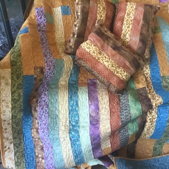 Handmade Quilt & 3 Pillows Set - Picture 10 of 14